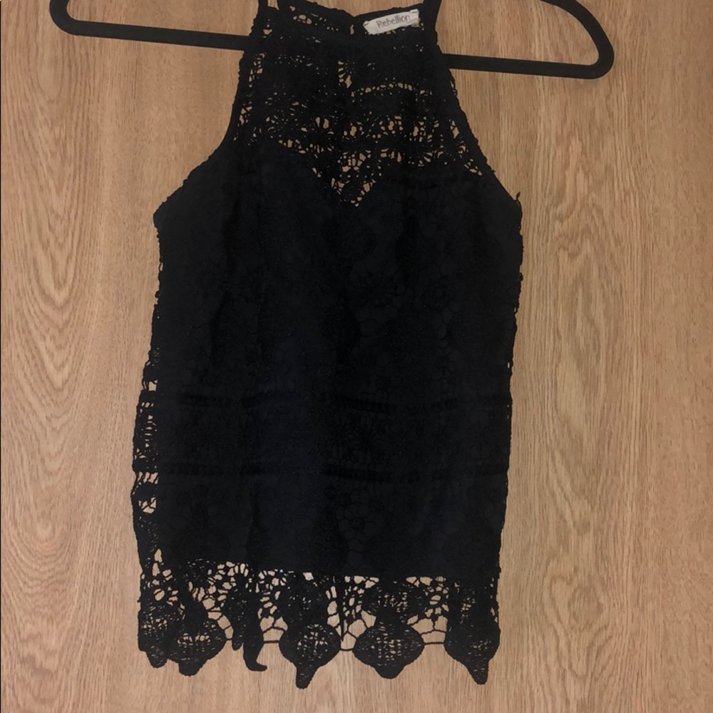 BLACK LACE CROP TANK
